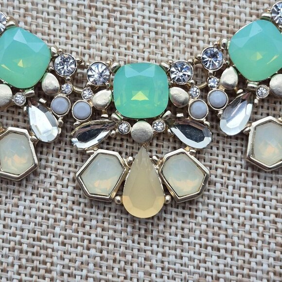 The Limited Statement Necklace Green Faux Stones Crystals & Gold Tone Chain 20" - Picture 4 of 8